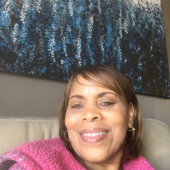 Meet your Posher, Rhonda - Picture 2 of 3